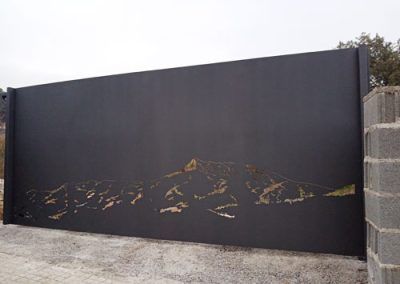 puerta corredera lisa hierro motivos corte láser tallermetalico.com