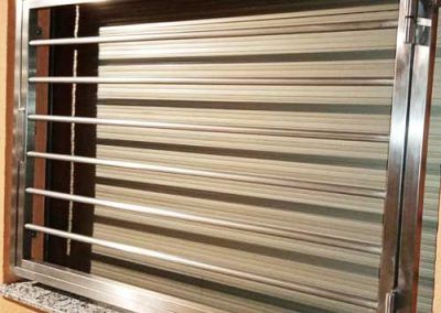 reja batiente acero inoxidable en ventana tallermetalico.com