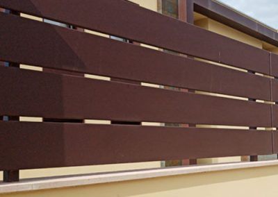 valla sobre muro lamas hierro marrón tallermetalico.com